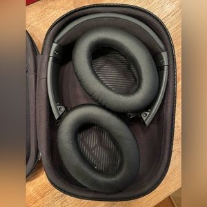 Bose QC35 noise canceling headphones